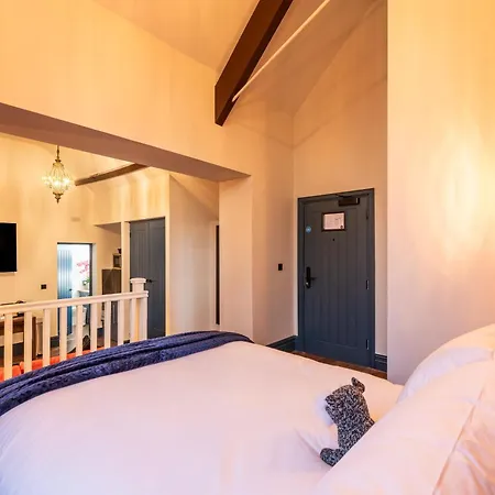 The Old Lyric Hall Aparthotel *